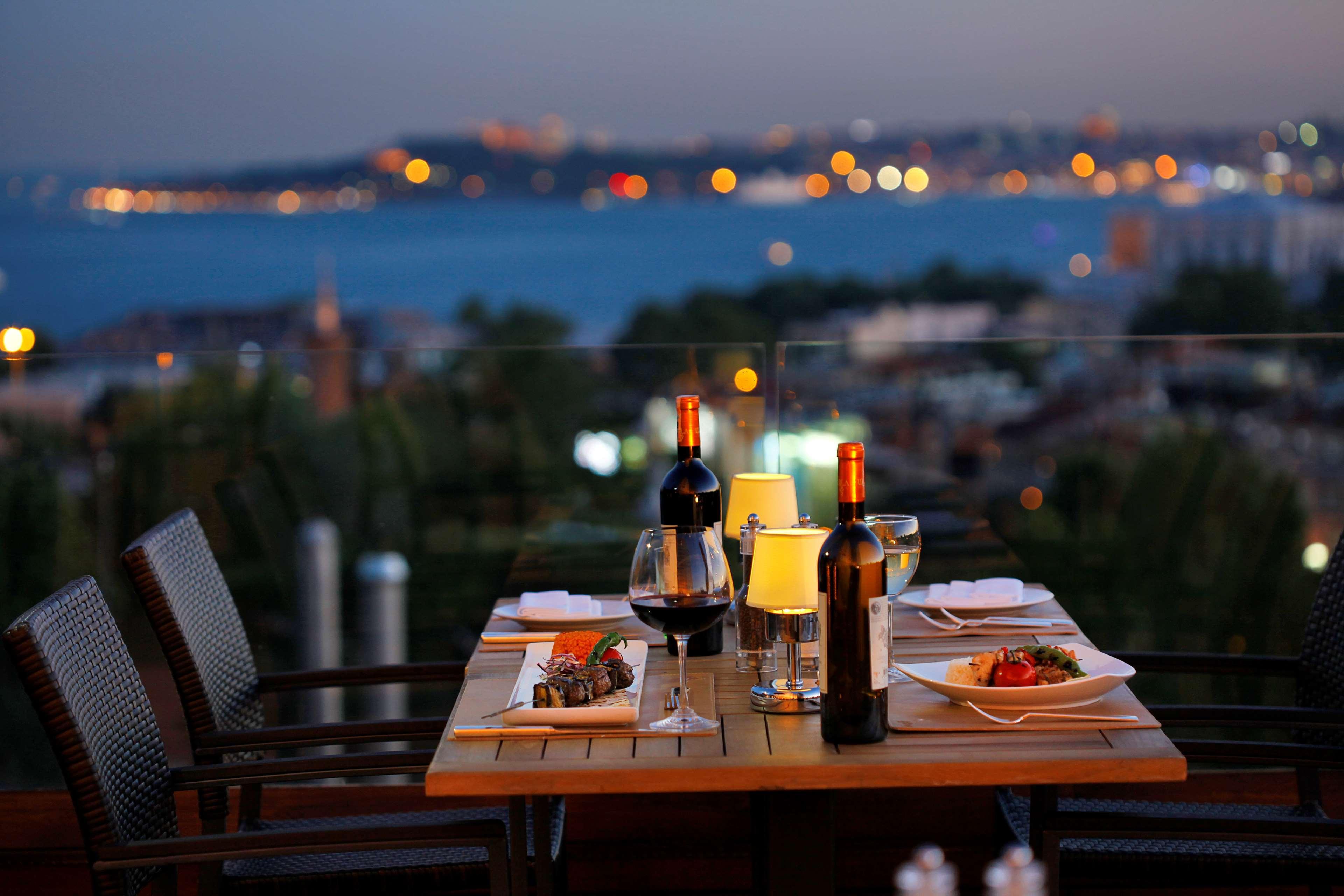 Conrad Istanbul Bosphorus Hotell Exteriör bild